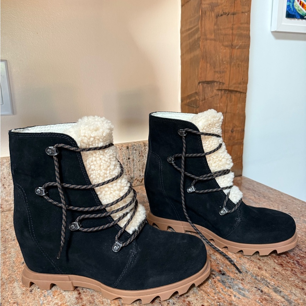 NWOT Sorel Women’s Winter Boots - perfect condition!!!!